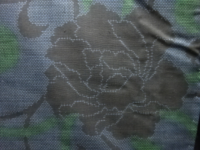 アンティーク　花唐草模様織出し本場泥大島紬着物（5マルキ）